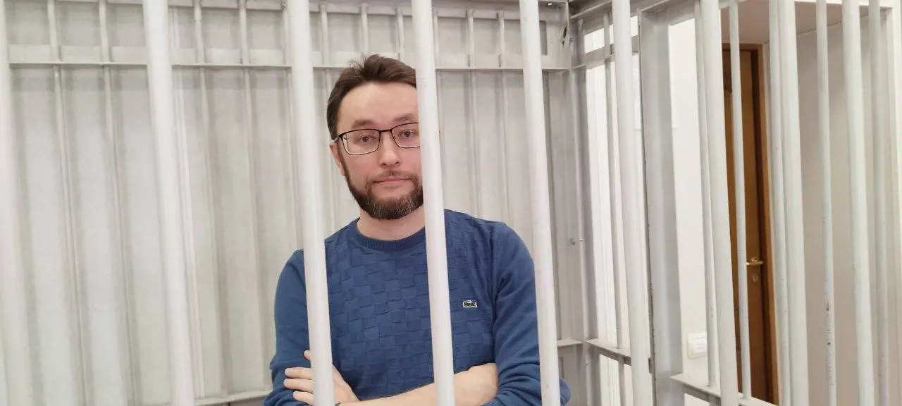 Казанский активист держится в штрафном изоляторе более месяца на фоне дневниковых записей; проводится комиссия, которая может привести к переводу под более жёсткие условия содержания.