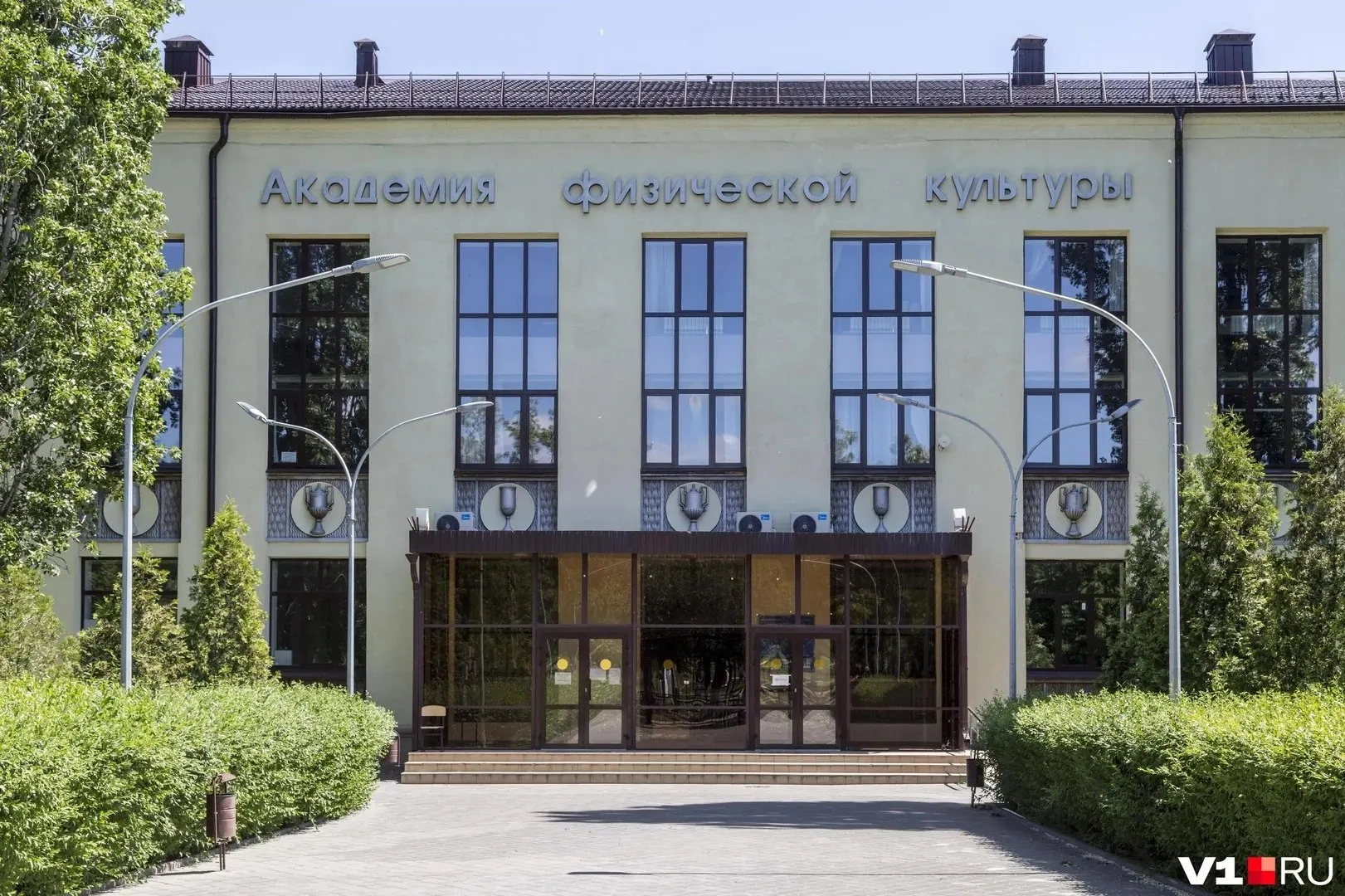 После каникул детям потребовались пропуски, а часть занятий была отменена, что вызывает тревогу у родителей.