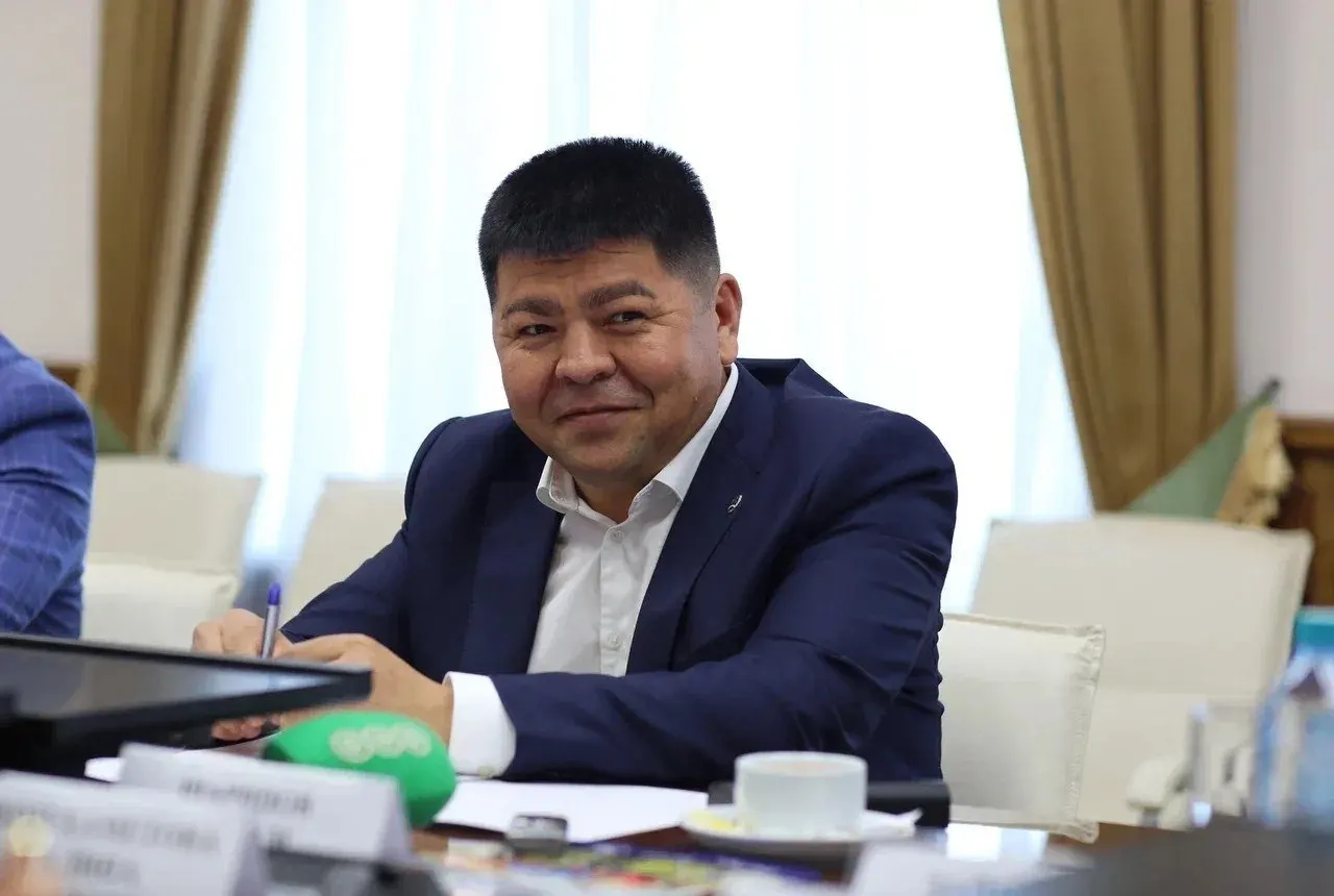 Исполняющий обязанности мэра Уфы рассказал о подходах к работе и роли улыбки в общении с горожанами по случаю 100 дней на посту.