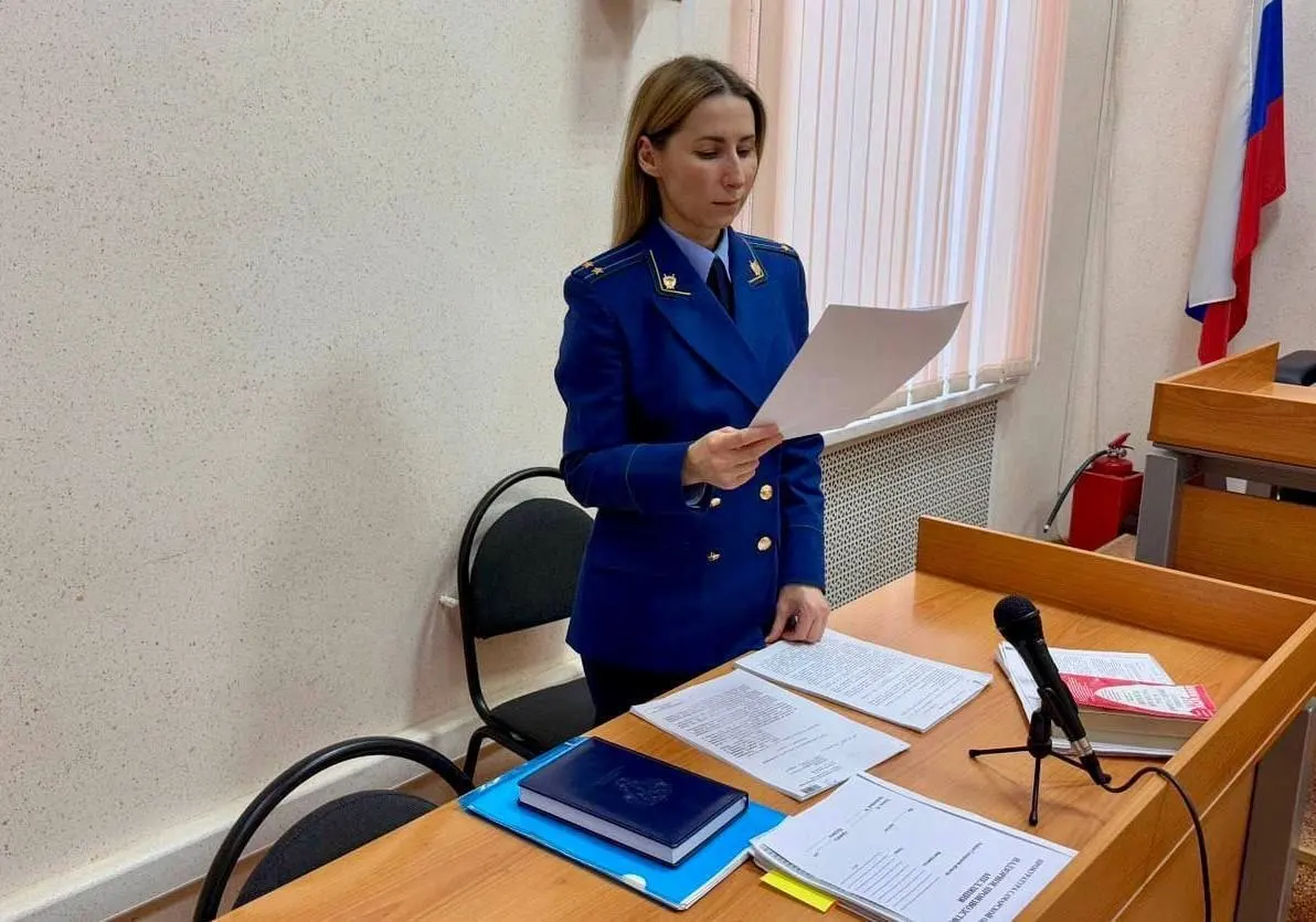 Прокуратура выявила схему незаконного получения пенсии по инвалидности. Мужчина с 2014 года получал выплаты II группы, хотя не состоял на учёте и не проходил лечение; вместо этого материалы подготовки оказались поддельными. Ущерб государству оценивается более 2,067 млн рублей; возбуждено уголовное дело, расследование контролируется прокуратурой.