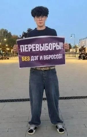 Одиночный пикет в Ижевске призывает пересмотреть итоги выборов без применения ДЭГ; в Москве данные подсчета голосов вызывают сомнения у наблюдателей.