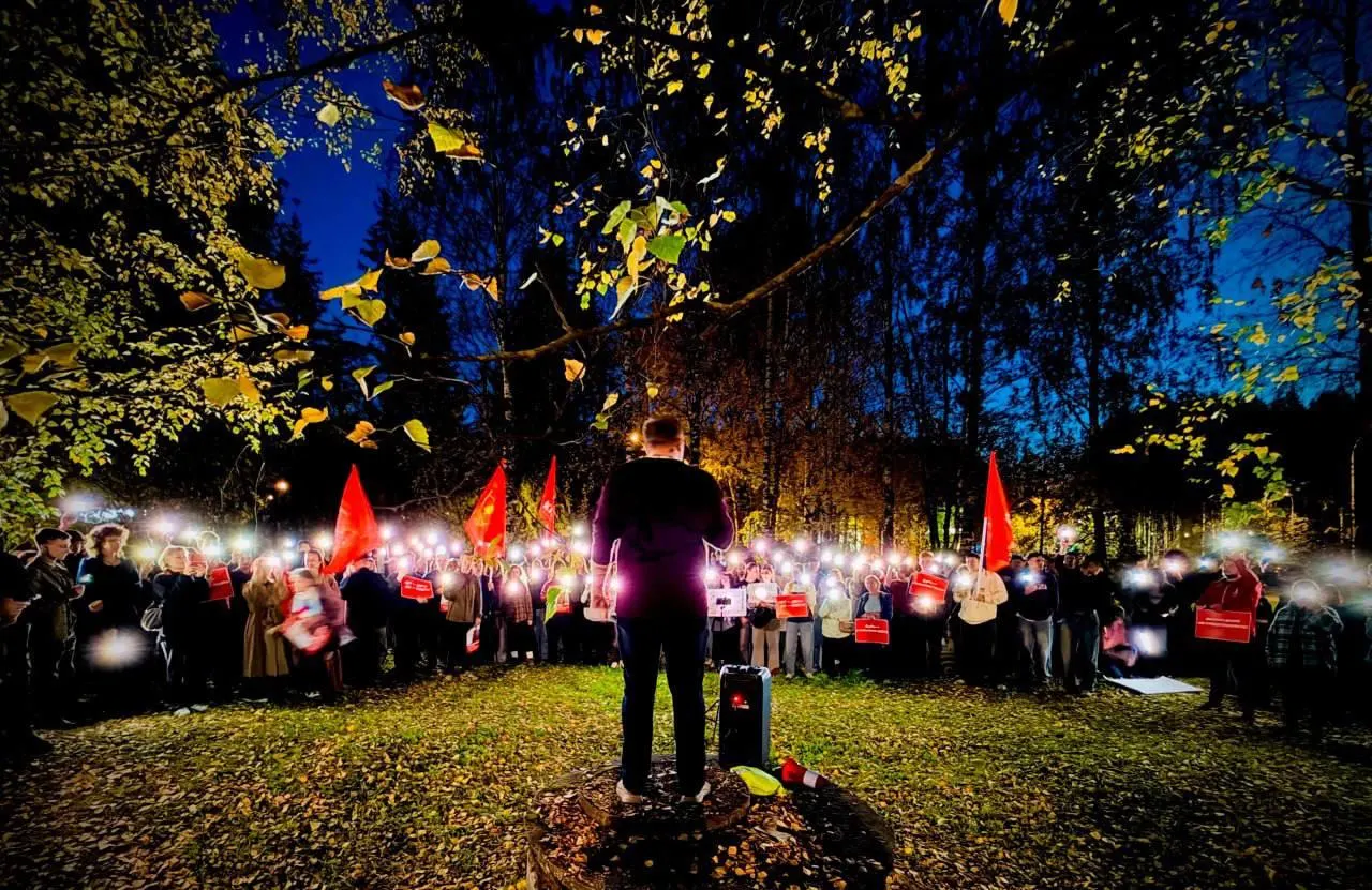 В Сыктывкаре проходят митинги против предполагаемых нарушений на выборах; участники требуют пересмотра результатов, власти призывают соблюдать закон.