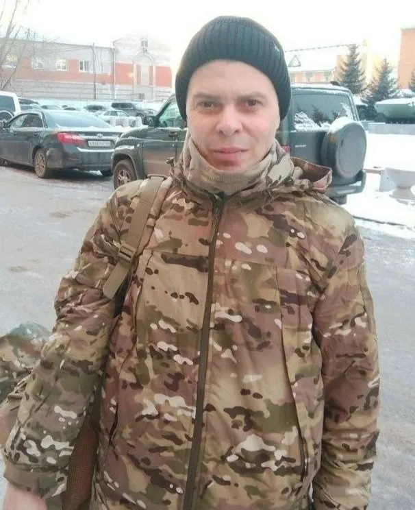42-летний общественный помощник депутата Алексея Бойкова из Лесосибирска погиб во время выполнения боевой задачи на Добропольском направлении в ДНР. Родственники пытались его отговорить, но он заключил контракт и отправился на фронт.