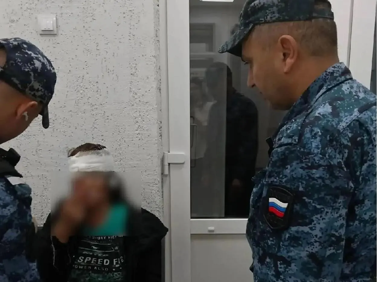 На Красном проспекте пристав спас пострадавшую в ДТП, оказал ей первую помощь и вызвал скорую.