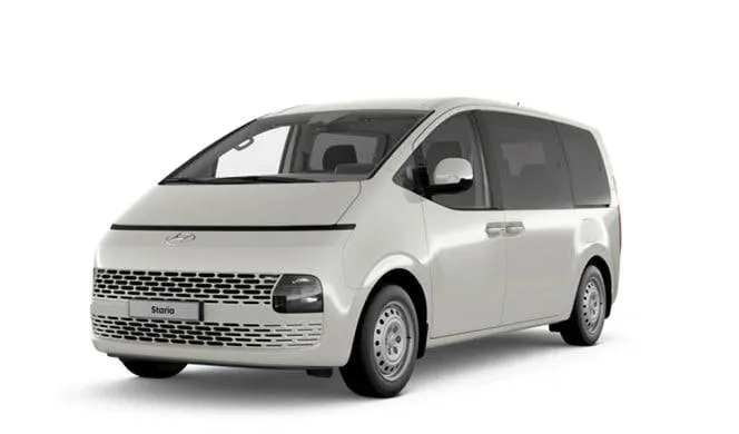Стоимость Hyundai Staria: новые — 7–10 млн ₽, подержанные — около 3,9–5 млн ₽. Автомобиль имеет три ряда сидений и 177 л.с. Обсуждается направление поддержки мобилизованных жителей города.