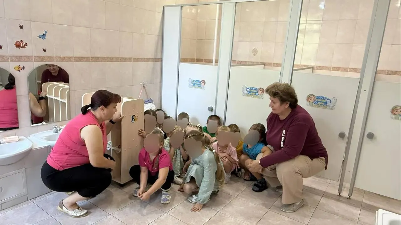Учения включали отработку действий на случай угрозы терракта и применения беспилотников; воспитатели и дети изучили правила поведения в экстремальных ситуациях.