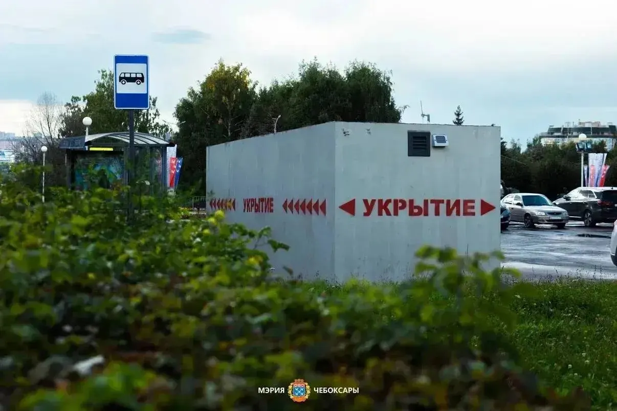 В Чебоксарах добавили ещё пять укрытий на остановках и в парках для защиты от беспилотников.