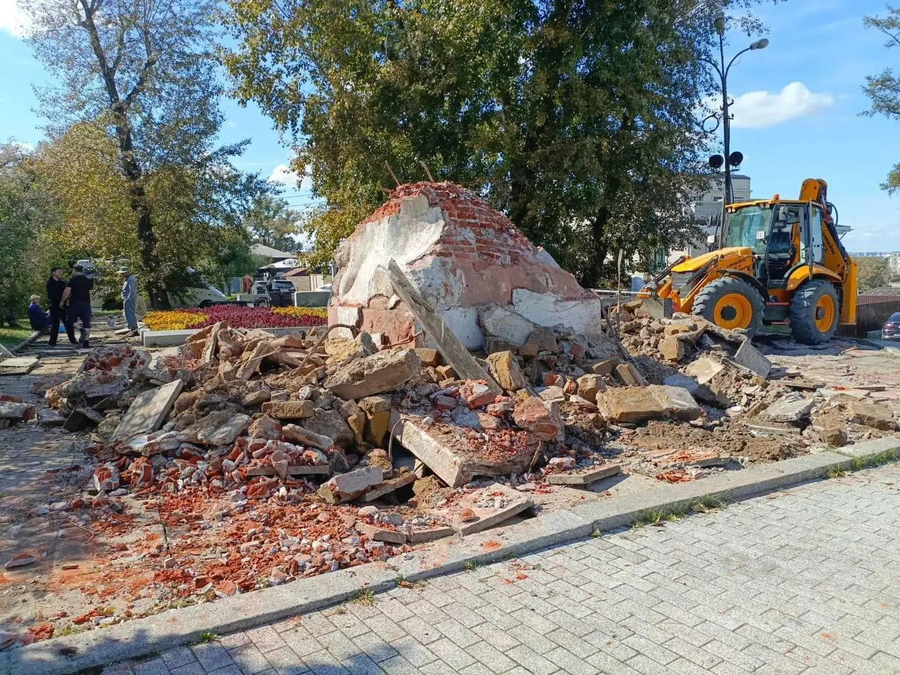 Монумент на мемориальном комплексе объявлен под реставрацию; работы призваны сохранить исторический объект.