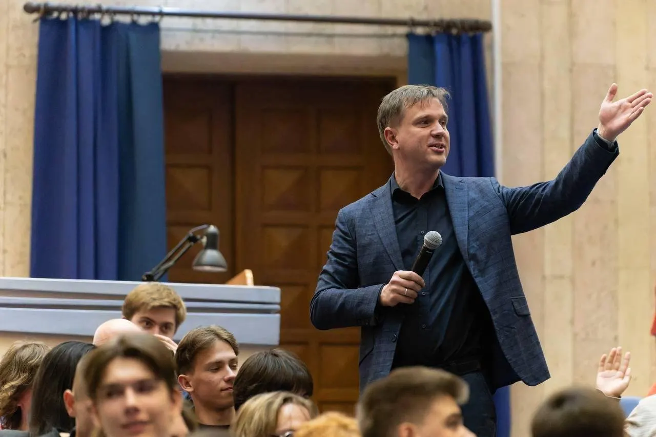 В столице задержаны два кандидата от партии Яблоко, детали задержаний и основания пока не разглашаются.