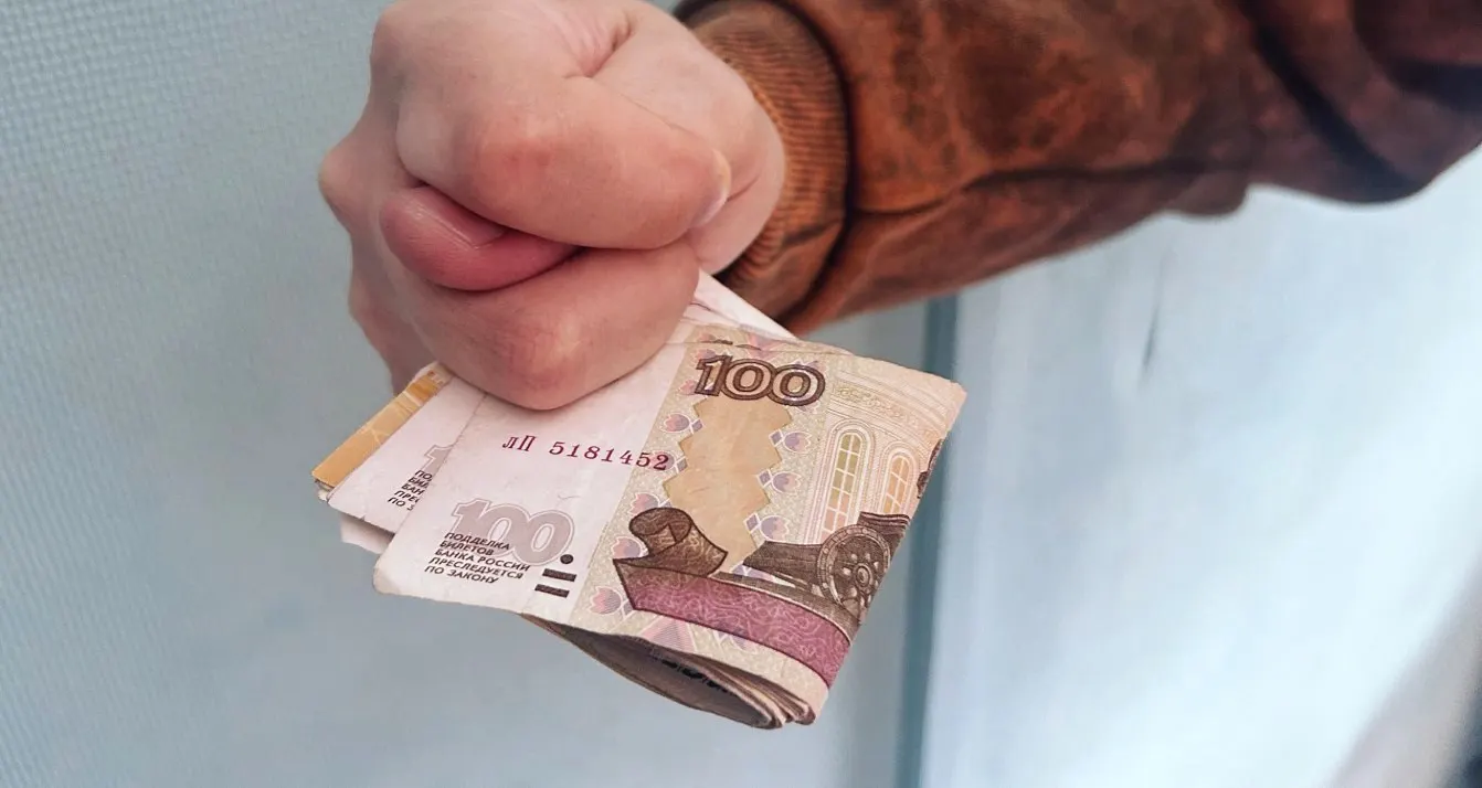 Солтонский районный суд частично удовлетворил иск к сыну, присудив 6 тысяч рублей в пользу матери за моральный вред.