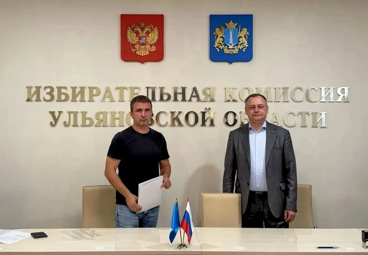 Избирком Ульяновской области отменил регистрацию одномандатника от партии «Яблоко» по его заявлению. 47-летний Евгений Скрипкин — методист в спортшколе «Фаворит».