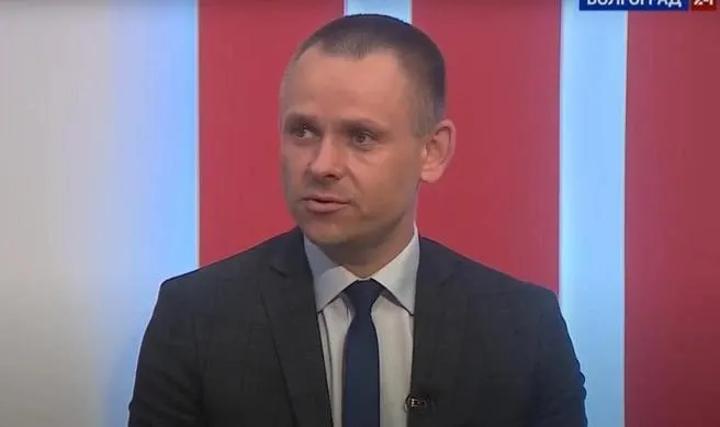 Экс-чиновникам продлена мера пресечения до середины декабря; защита заявляла об уже возмещённом ущербе и препятствиях к лечению, решение осталось без изменений.
