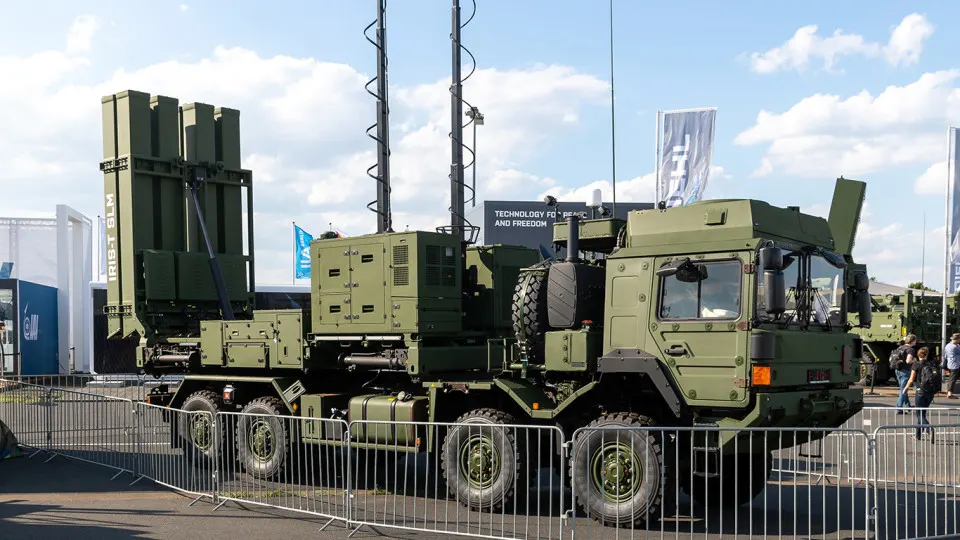 Берлин рассматривает увеличение военной помощи Украине, усиление сотрудничества разведок и развёртывание дополнительных сил на границе с Россией.