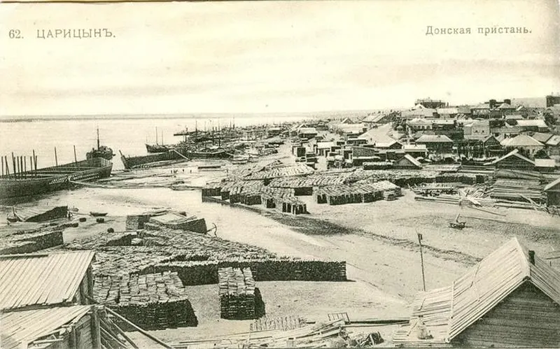 История города на берегу Волги: от деревянной крепости 1589 года до современного Волгограда, его путь через века, войны и современные вызовы.