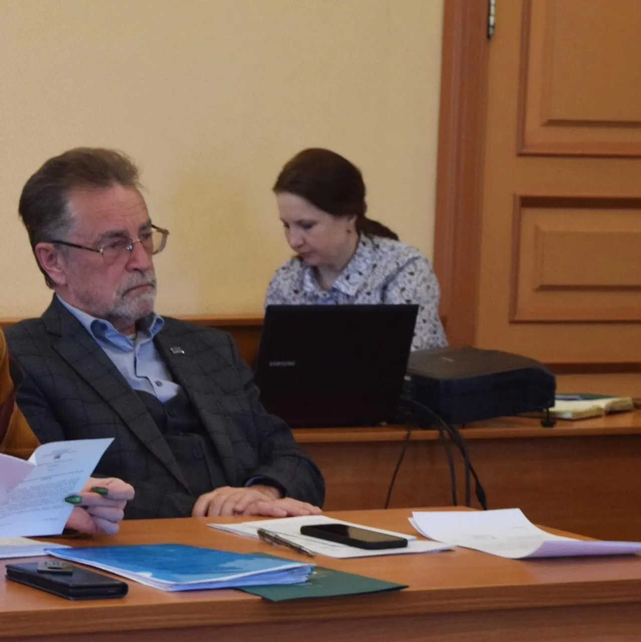 Депутата лишили мандата за несформированную фракцию из одного человека; суд оставил решение без изменений.