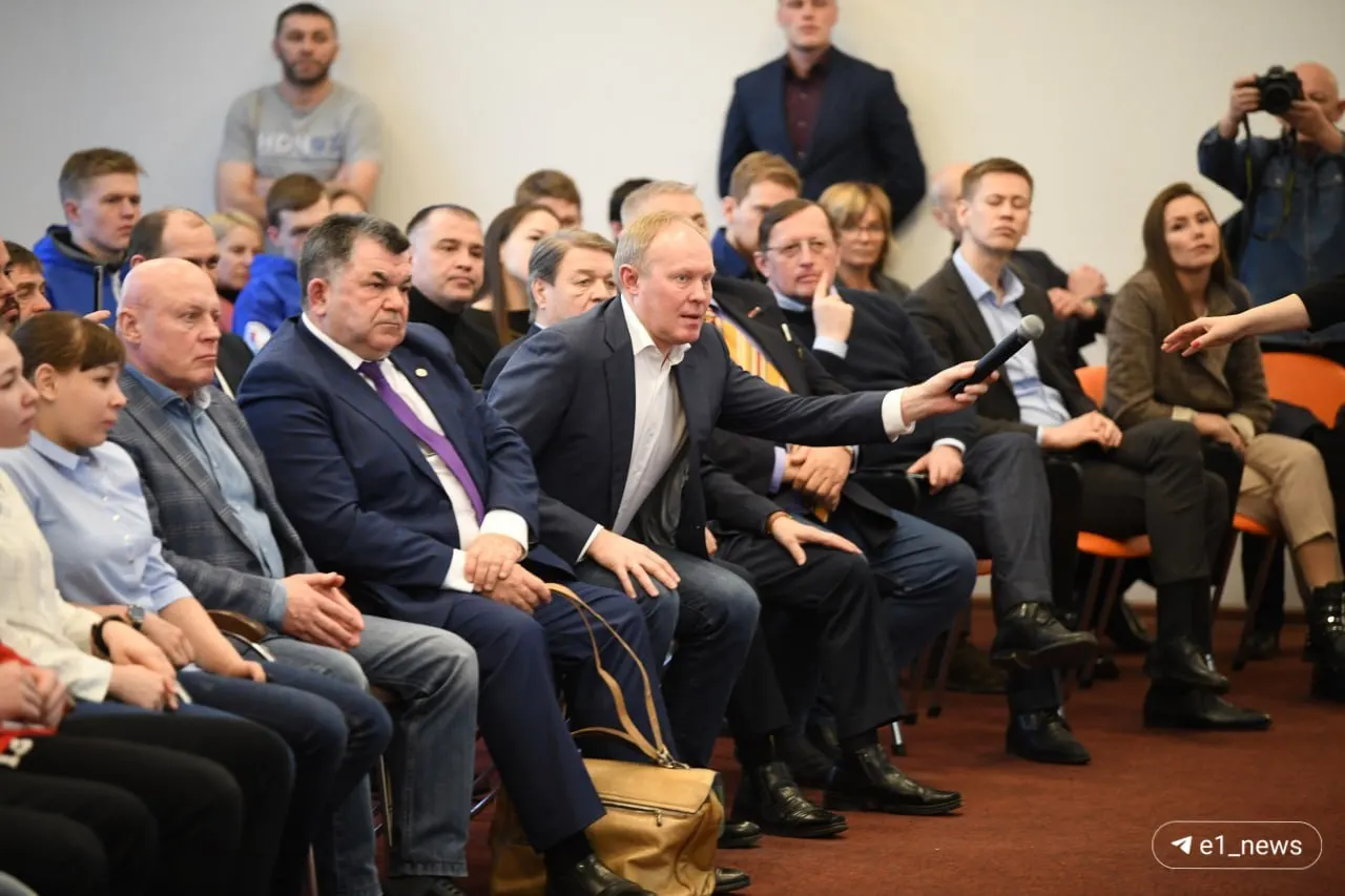 Биография легендарного биатлониста — от юности в Екатеринбурге до работы в Госдуме и роли почётного гражданина.