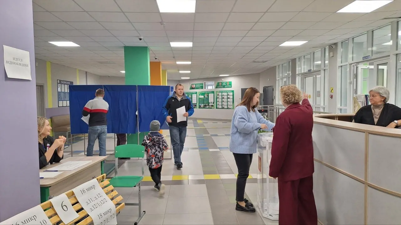 В Зауралье открылись участки для голосования на выборах депутатов Государственной Думы и Курганской областной думы. Голосование пройдет 18–20 сентября с 8:00 до 20:00; в регионе задействовано 767 участков; дополнительно проводится выбор в Восточном округе Курганской области.