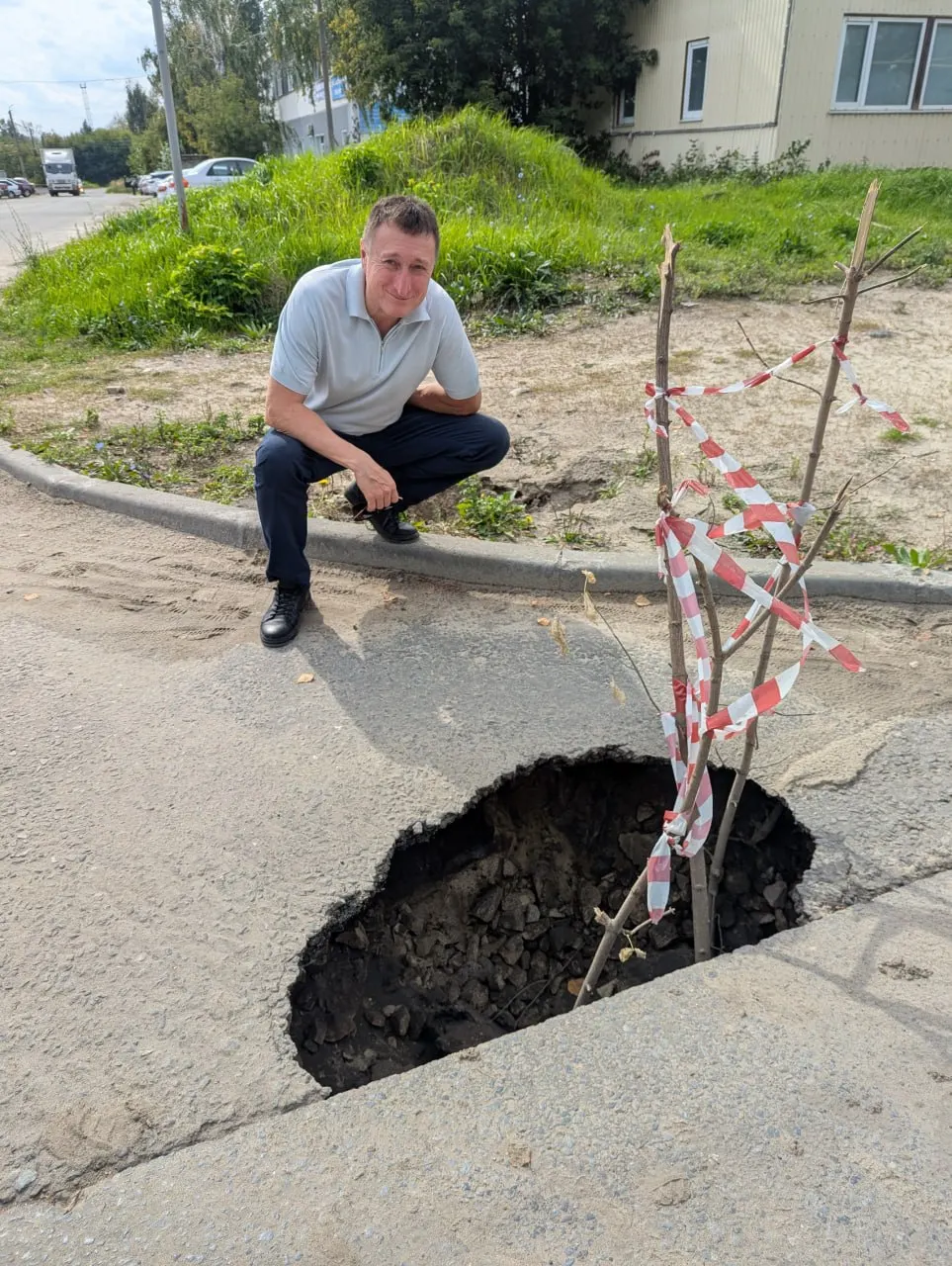 В рамках юбилейного визита обсудили музейный комплекс под открытым небом, состояние памятников и проблем дворов, дорог и коммунальной сферы, запланированные меры по их решению.