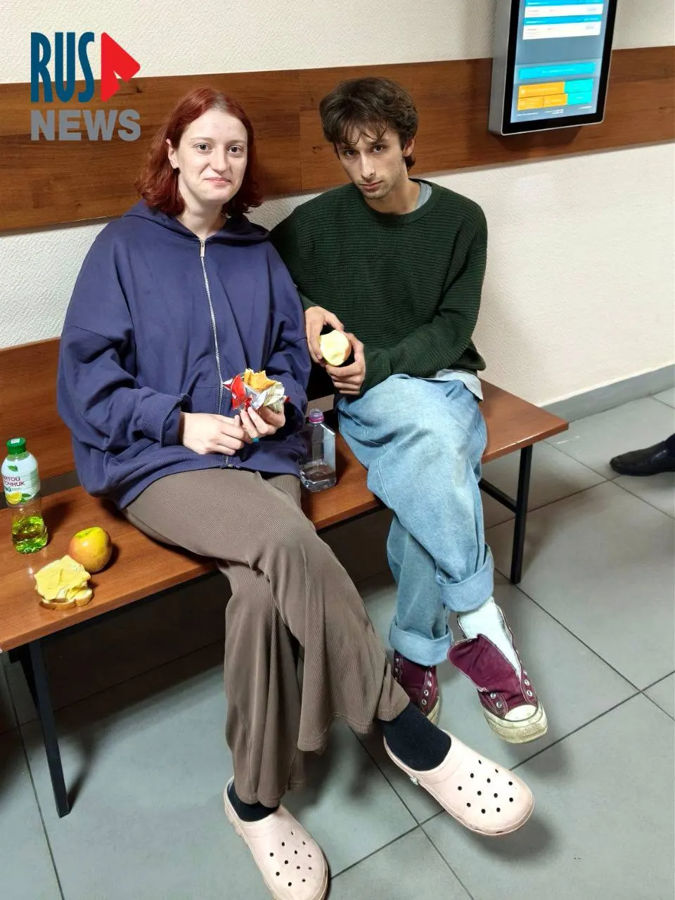 Пара активистов покинула страну спустя два дня после задержаний, связанных с протестной деятельностью, по делу оппозиционной партии.