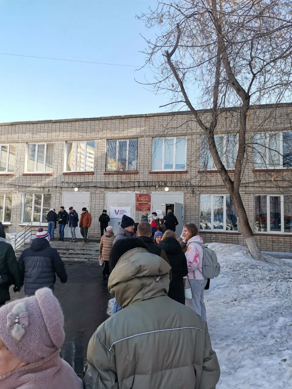Оппозиционная инициатива призывает россиян прийти на участки одновременно и проголосовать против поддержки Единой России, чтобы показать масштаб несогласия с войной.