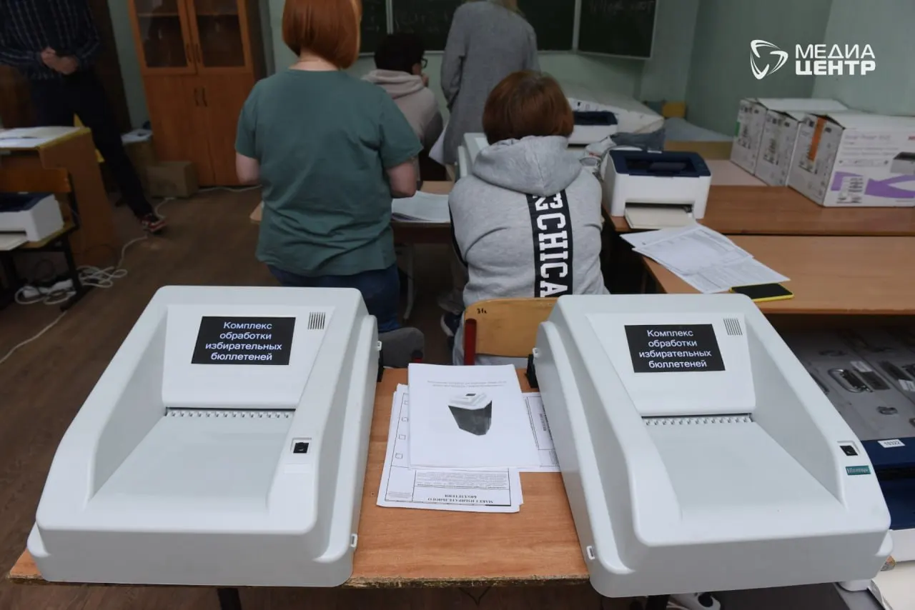 На предстоящих выборах в регионе комплексы обработки бюллетеней не будут использоваться; устаревшие модели 2010 года выведены из эксплуатации, новые устройства недоступны из-за санкций.