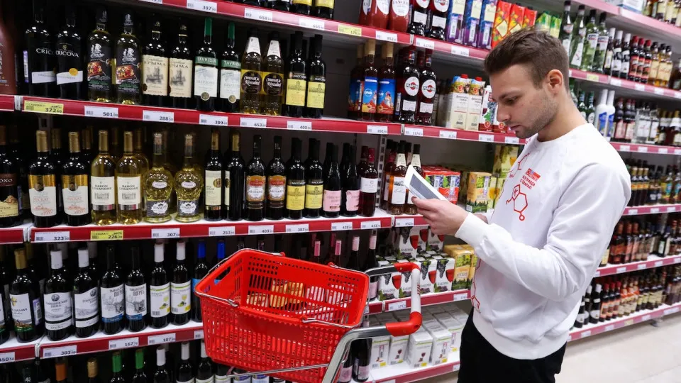 План предусматривает рост пошлин, включая повышение минимальной ставки до 5 евро за литр; бюджет может получить примерно 10 млрд рублей в год.