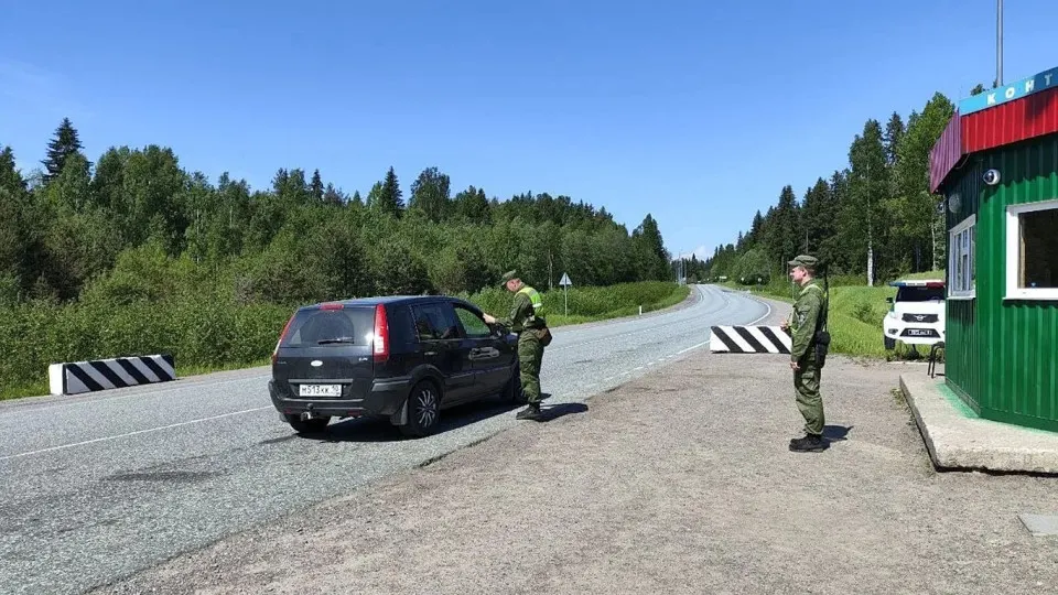 В Карелии ужесточили пропускной режим на контрольном посту у границы, открываются новые КПП и усиливаются мероприятия по охране границы.