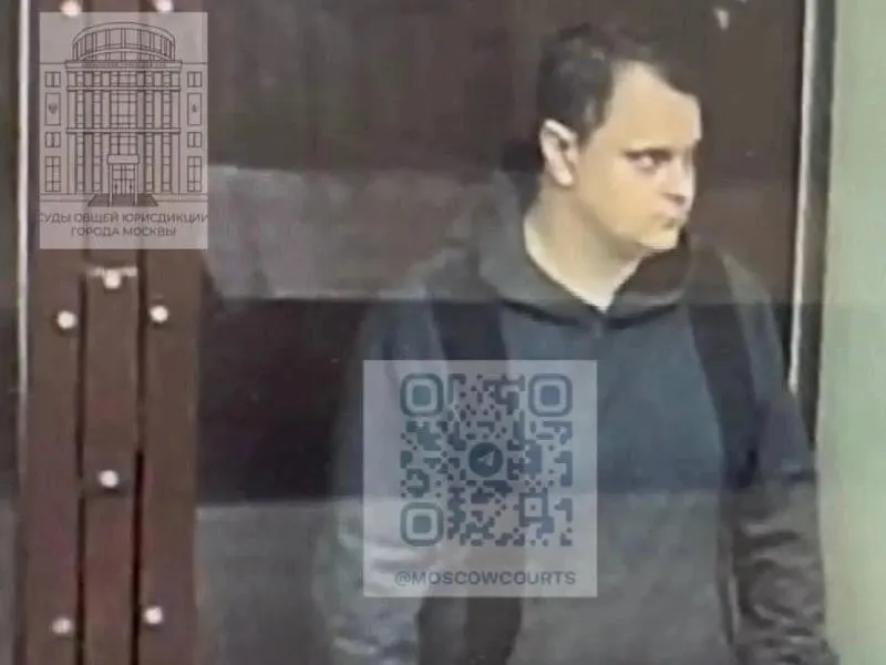 Оперуполномоченного уголовного розыска задержали в прошлом году за передачу ведомственной информации за вознаграждение. Сегодня суд вынес наказание: четыре года колонии строгого режима, штраф 281 тысячи рублей, лишение звания капитана полиции и запрет занимать должности в правоохранительных органах на три года.