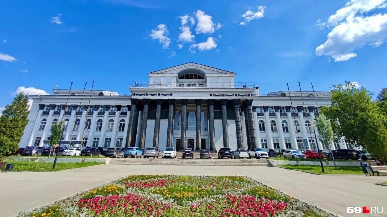 ДК Ленина будет передан городу в начале 2027 года в рамках комплексного развития территории; запланированы ремонтные работы и массовые мероприятия.