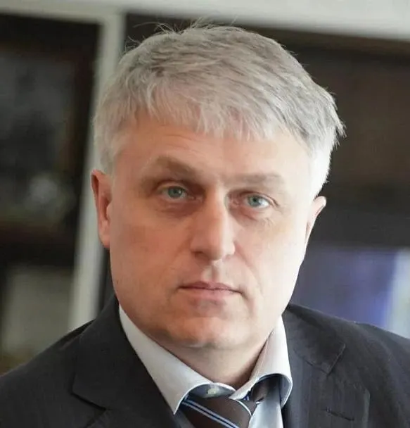 Суд принял решение о восстановлении на работе после служебного расследования; решение пока не вступило в силу, компания намерена подать апелляцию.