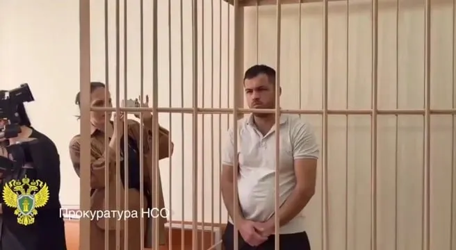 За период с марта по апрель 2026 года мужчина истязал свою сожительницу и её трёхлетнюю дочь, запирал девочку в шкафу, нанеся ей тяжкий вред, что привело к смерти.