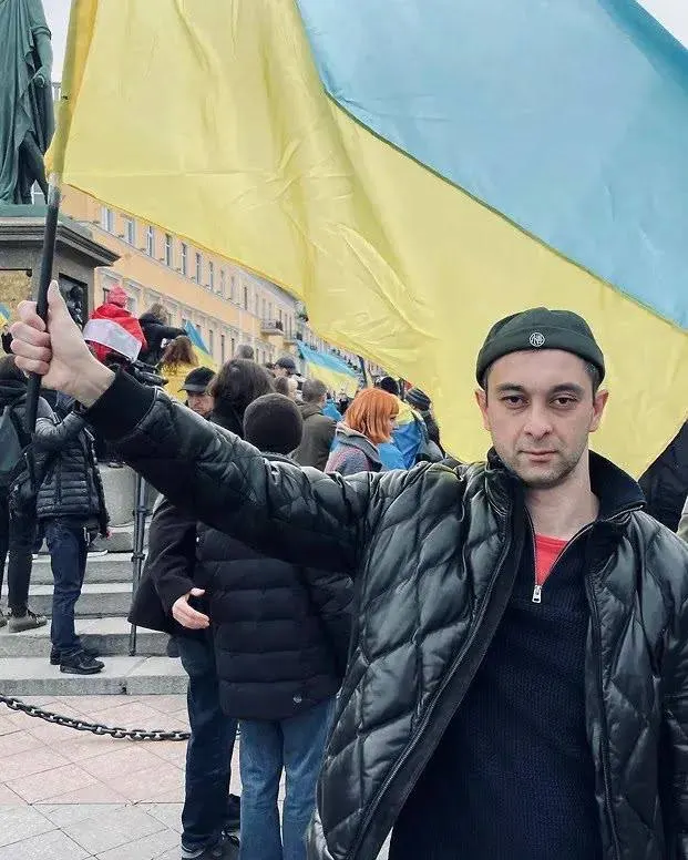 Родственники более месяца не могут получить тело ингушского жителя Ильяса Белхароева, скончавшегося в польской тюрьме. Вопросы задержки расследуются; семья планирует похороны в Ингушетии.