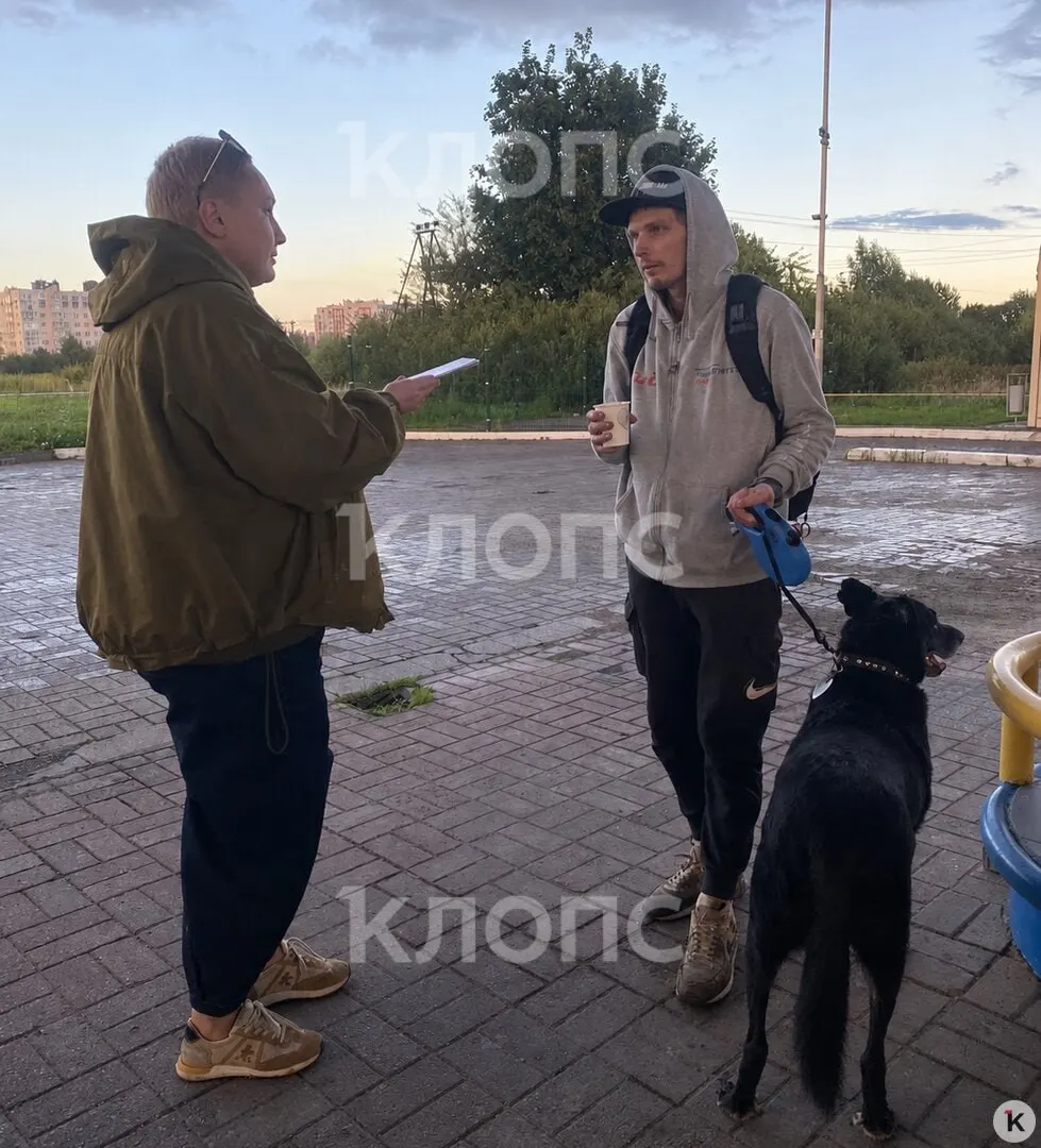 После расставания Максим оказался без жилья и средств и перебрался жить в палатке в Калининграде вместе с собакой Арнольдом; ищет работу и возможность снять жильё.