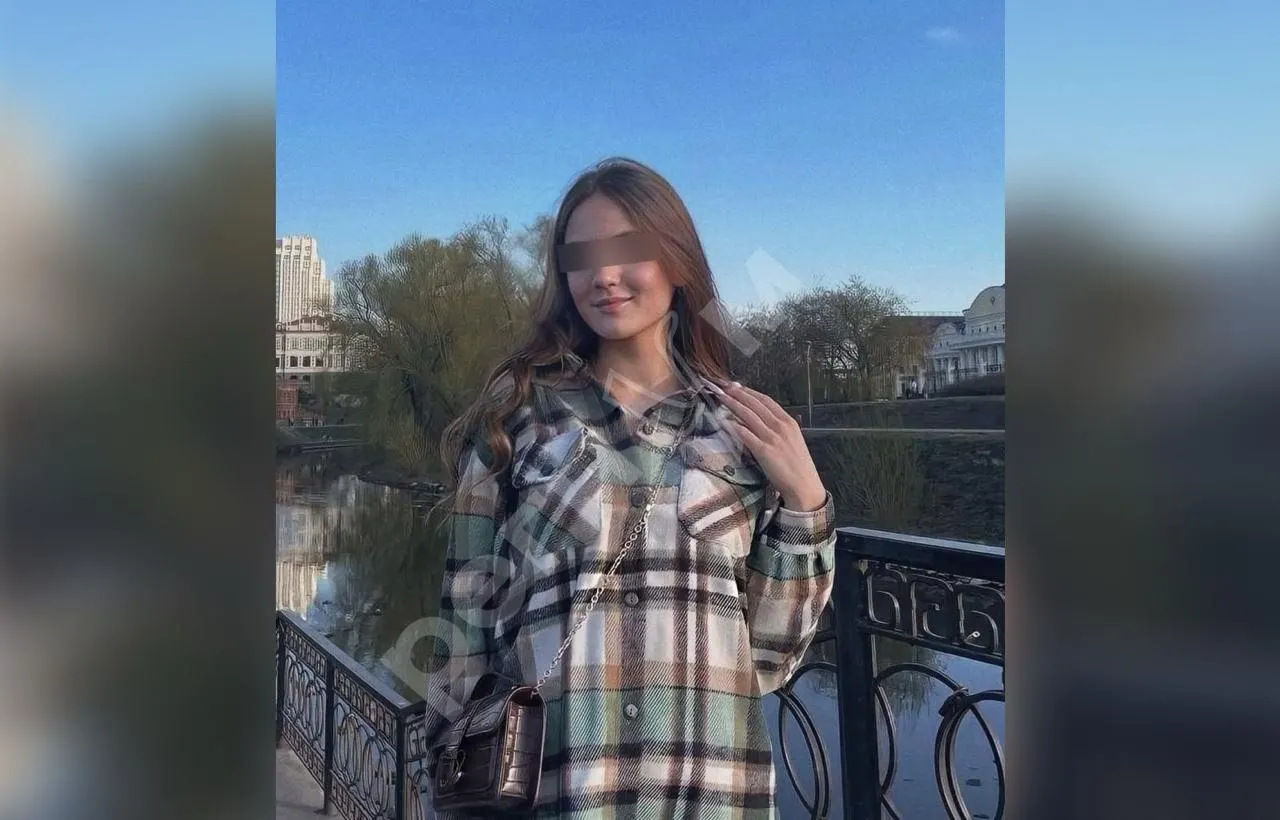 Восьмиклассник на протяжении года мешал урокам, устраивал драки и угрожал учительнице; после заплевания двери кабинета учениками учительница ушла в отставку. Следственный комитет возбудил уголовное дело по факту хулиганства.
