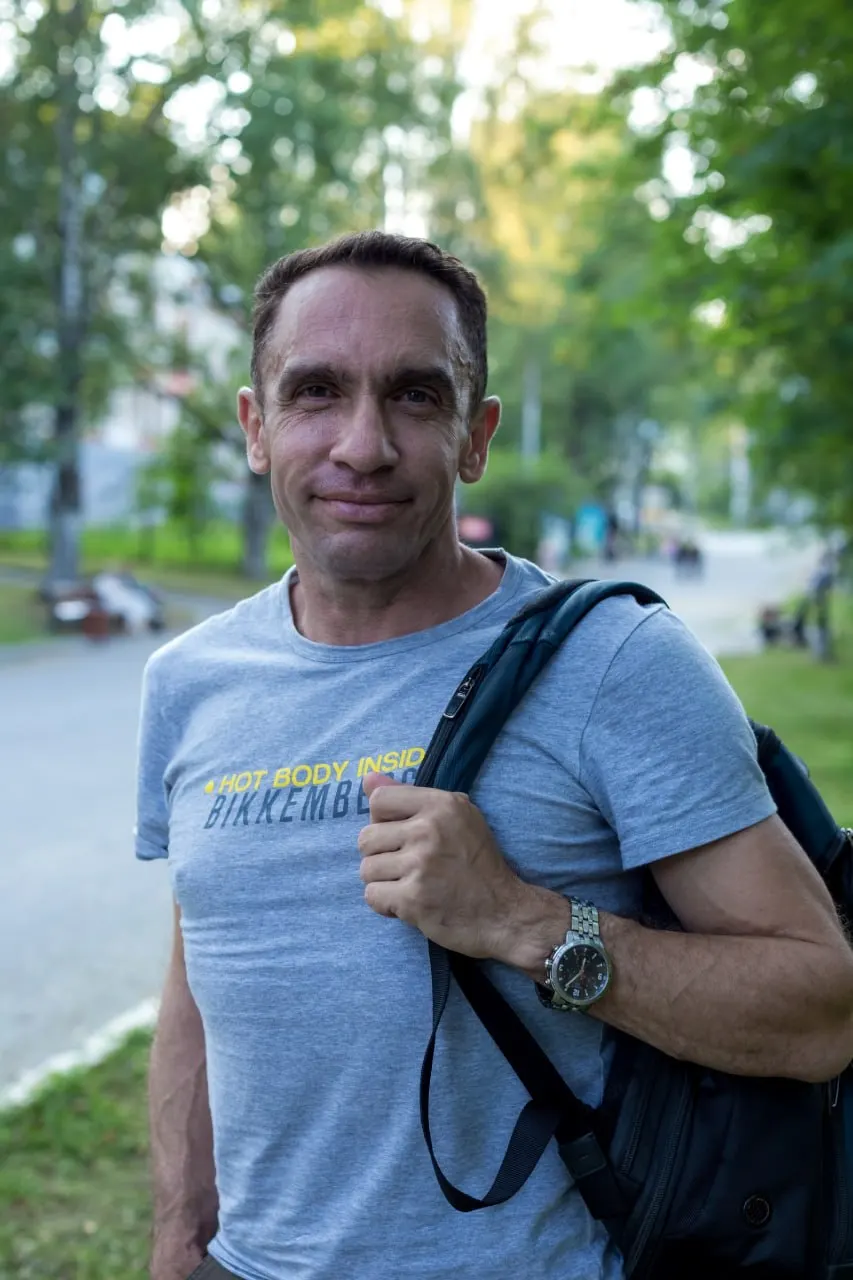 Политолога Кынева задержали и поместили в медчасть ФСИН: у него диагностированы переломы, состояние — средней тяжести; в 2026 году он был включён в реестр иноагентов.
