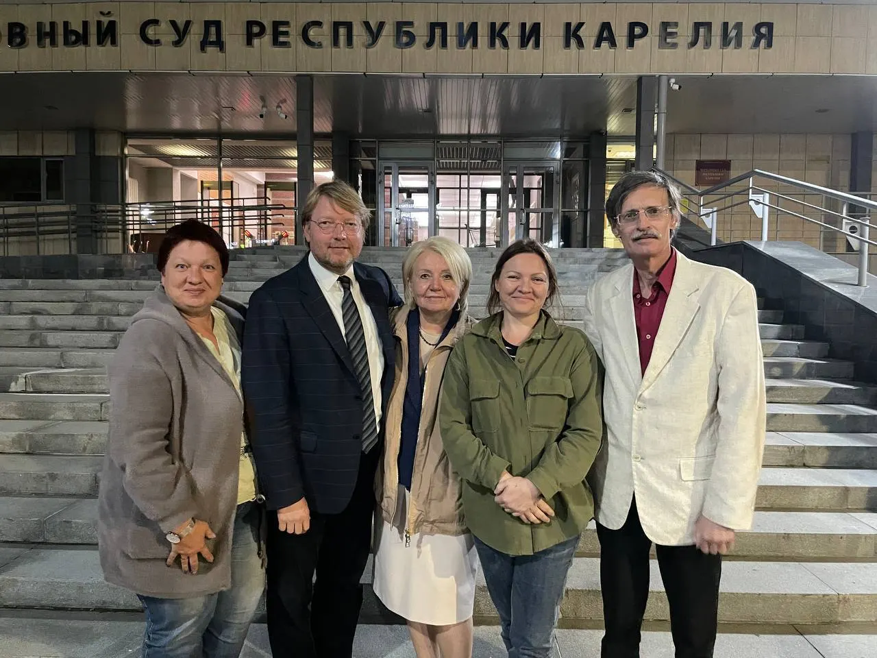 Разбор того, как конфликт влияет на региональные кампании: от лозунгов мира до антивоенных позиций и давления на кандидатов в пяти регионах.