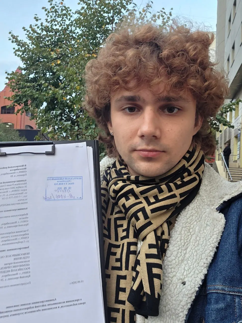 Наблюдателя Романа Малозёмова выгнали с участка №2002. По его словам, спор касался отзыва полномочий, и решение может быть принято только судом; сам заявитель подал иск о восстановлении полномочий.