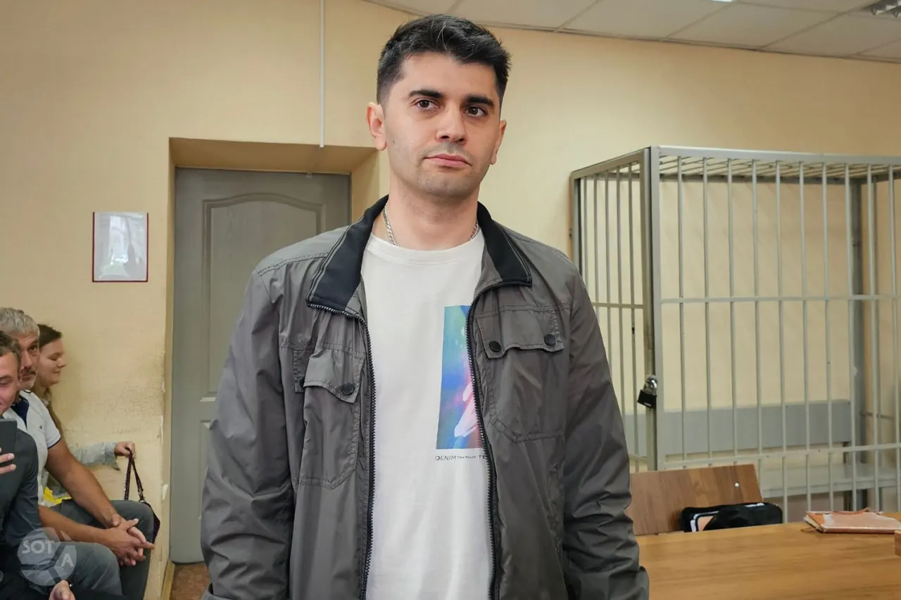 Ленинский районный суд Екатеринбурга вынес решение: бывшему старшему оперуполномоченному дали 4 года колонии условно по обвинению в превышении должностных полномочий и жестоком обращении с задержанным.