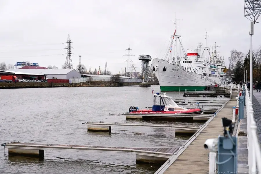 Муниципалитет передаст причальные стенки Городской службе парковок; после переоборудования они станут платными, а паркоматы будут фиксировать номера судов и взимать плату за парковку.