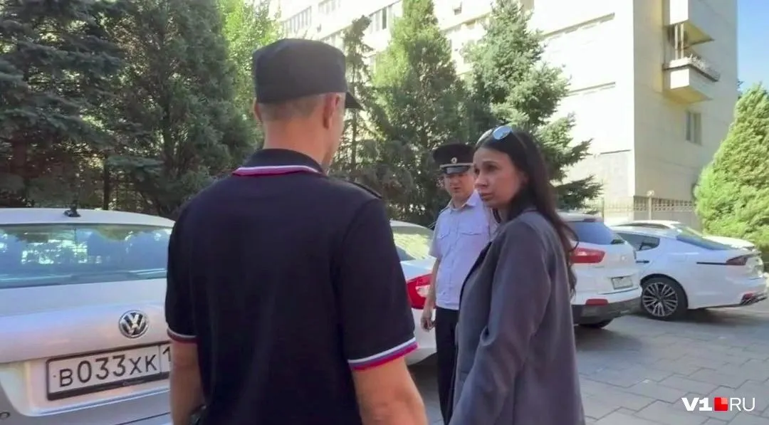 Центральный районный суд Волгограда признал Наталью Кузьмину виновной в организации несанкционированного митинга и вынес штраф в размере 20 тысяч рублей; женщина утверждала, что записывала личное видеобращение к главе СК по поводу бензина в регионе.