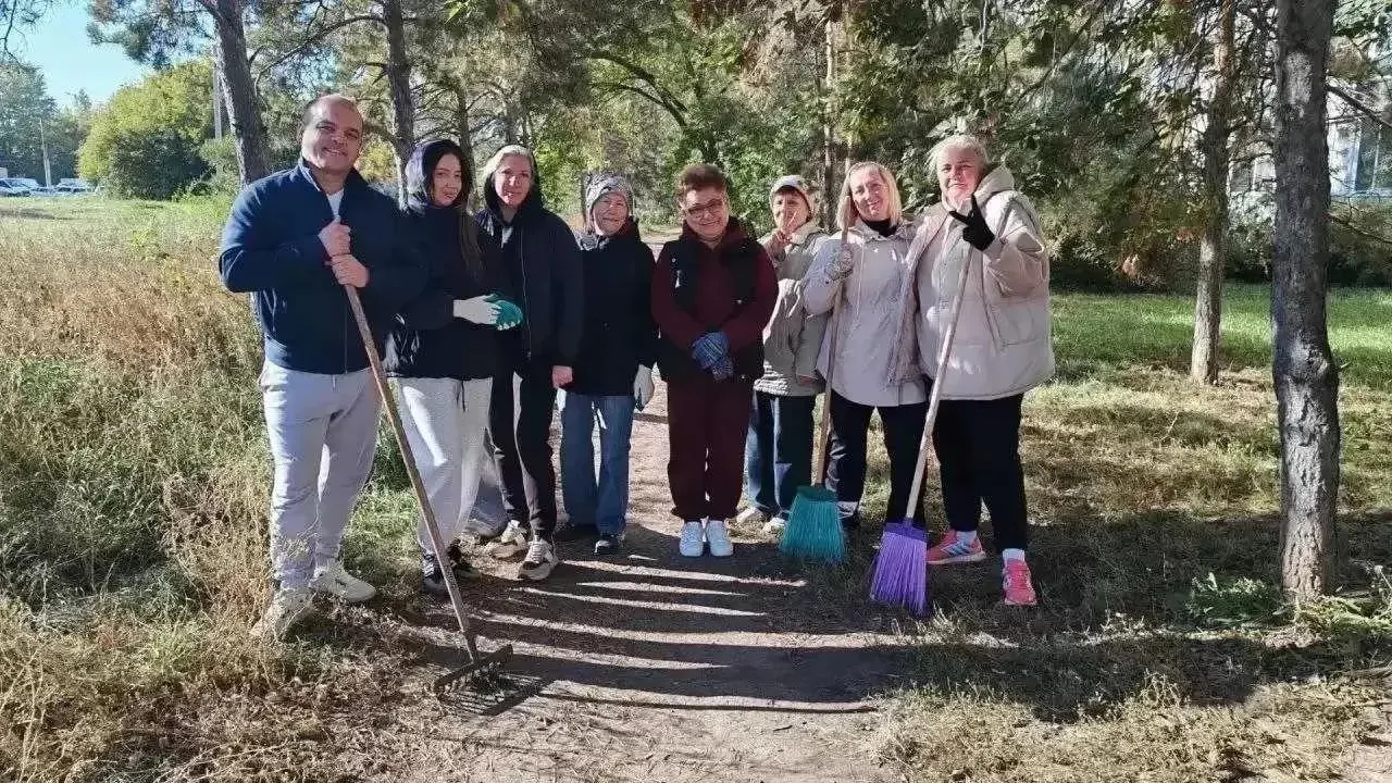 Около 40 тысяч участников, 167 единиц техники, свыше 700 тысяч кубометров мусора и 121 га очищено.