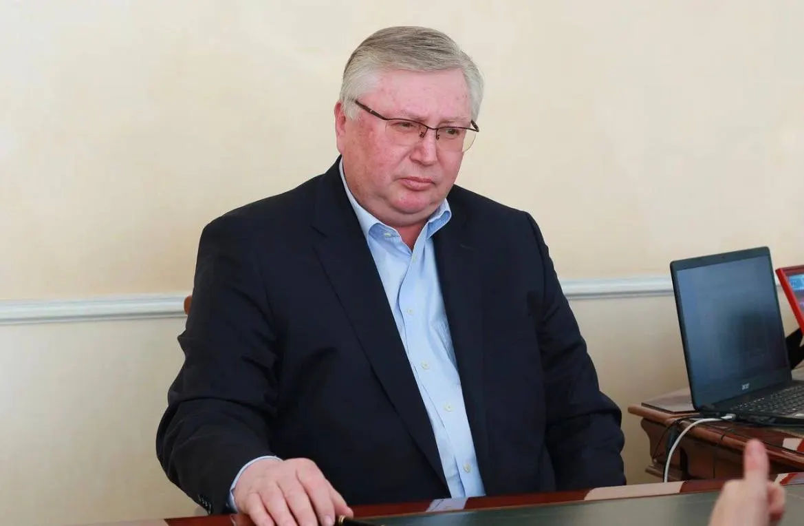 В Барнауле стартуют апелляционные слушания по делу бывшего директора Барнаульского завода мехпрессов Сергея Ферапонтова; ранее он был осужден за мошенничество и получил условный срок. Также рассматриваются дела о хищениях в строительстве ЖК «Клевер-парк» и связанные с ним контракты.
