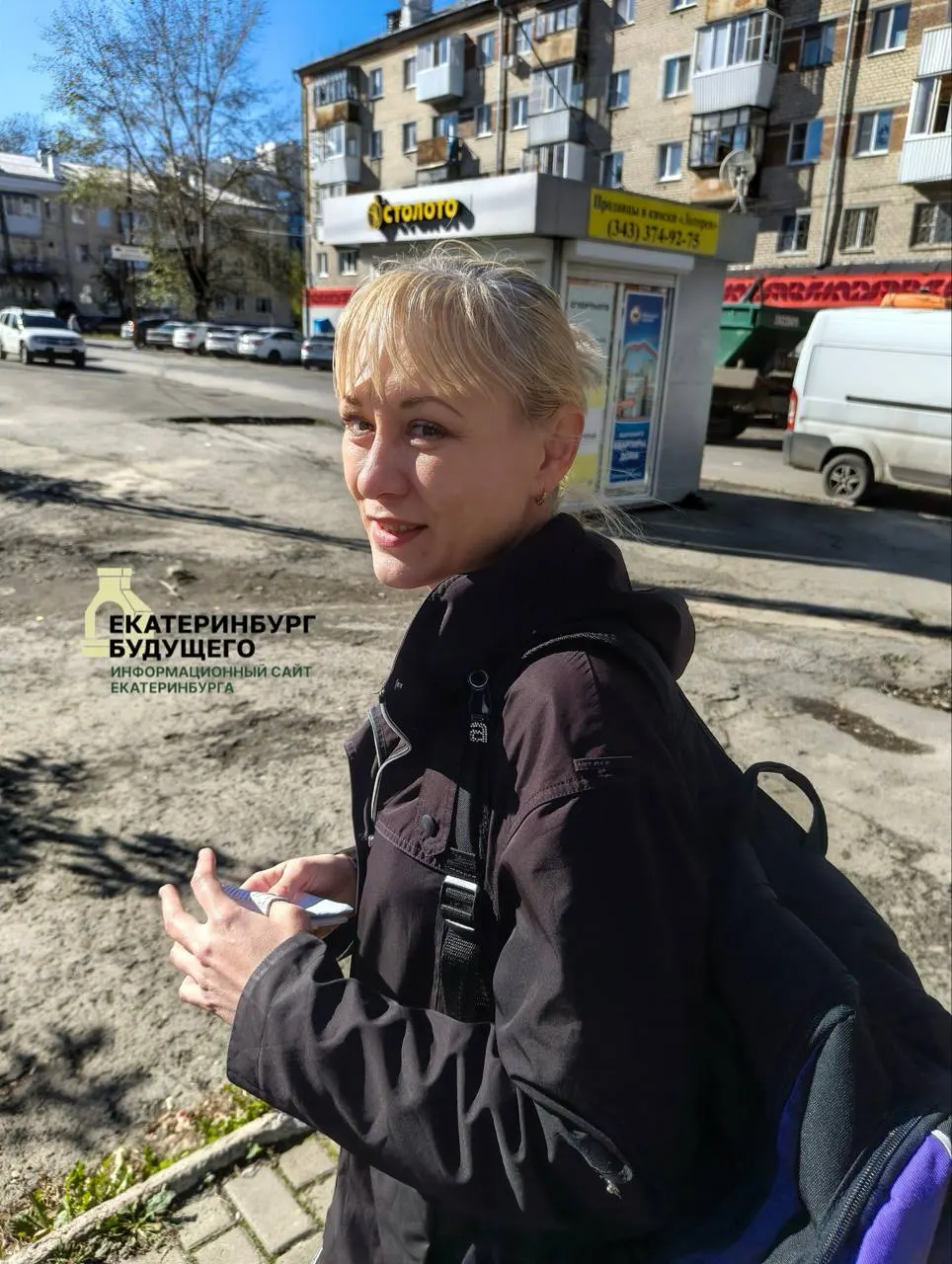 Наблюдатели зафиксировали попытки подкупа голосов возле участка — женщины предлагают по 1000 рублей за голос за Единую Россию возле школы №46.
