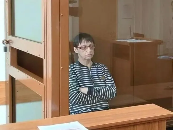 Ирине Теньзиной вынесен приговор за убийство сожителя — 11 лет и 3 месяца колонии; обвиняемая утверждала, что неоднократно подвергалась насилию со стороны мужчины.