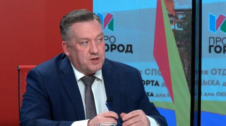 После ремонта в подземном переходе у учебного заведения наблюдается подтопление. Власти уверяют, что угрозы для прохожих нет, причины выясняются; часть перехода закрыта на время обследования.