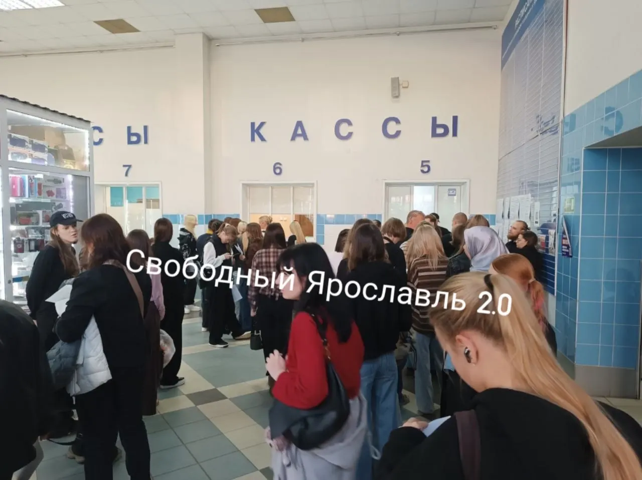 В Ярославле на автовокзале фиксируются очереди за проездными билетами для школьников и студентов; две кассы принимают платежи с 07:30 до 19:00, власти планируют открыть дополнительные для сокращения очередей.