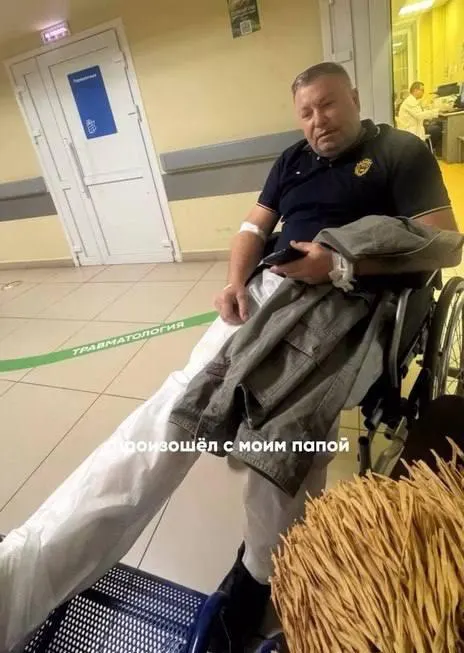 60-летний мужчина пострадал в конфликте на АЗС: нападавший избил пенсионера и причинил серьёзные травмы, текущий статус — операция необходима.