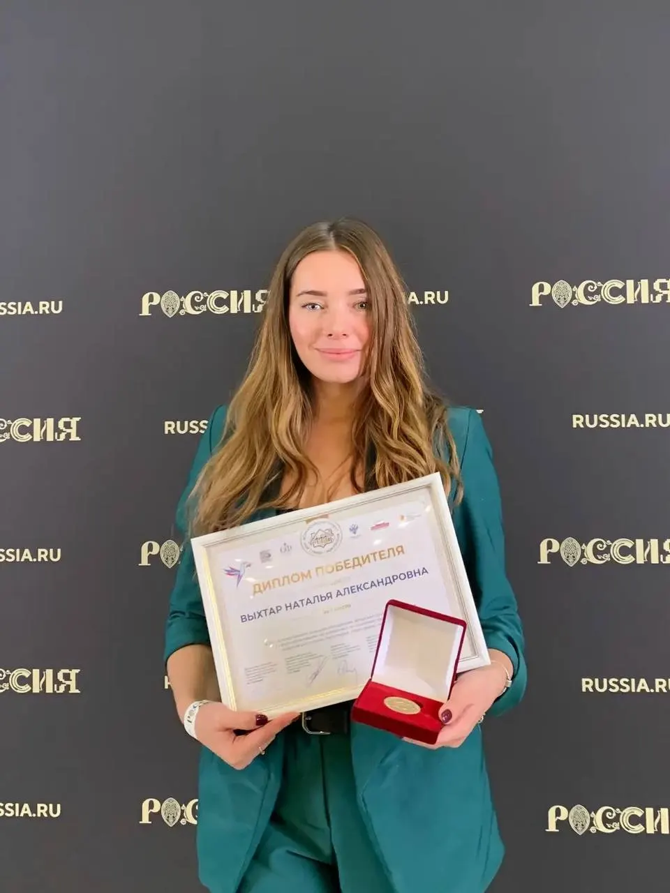 Наталья Выхтар заняла первое место в номинации «Единство народов моей страны»; её проект «Люди, защищающие людей» признан лучшим среди 9 944 участников.