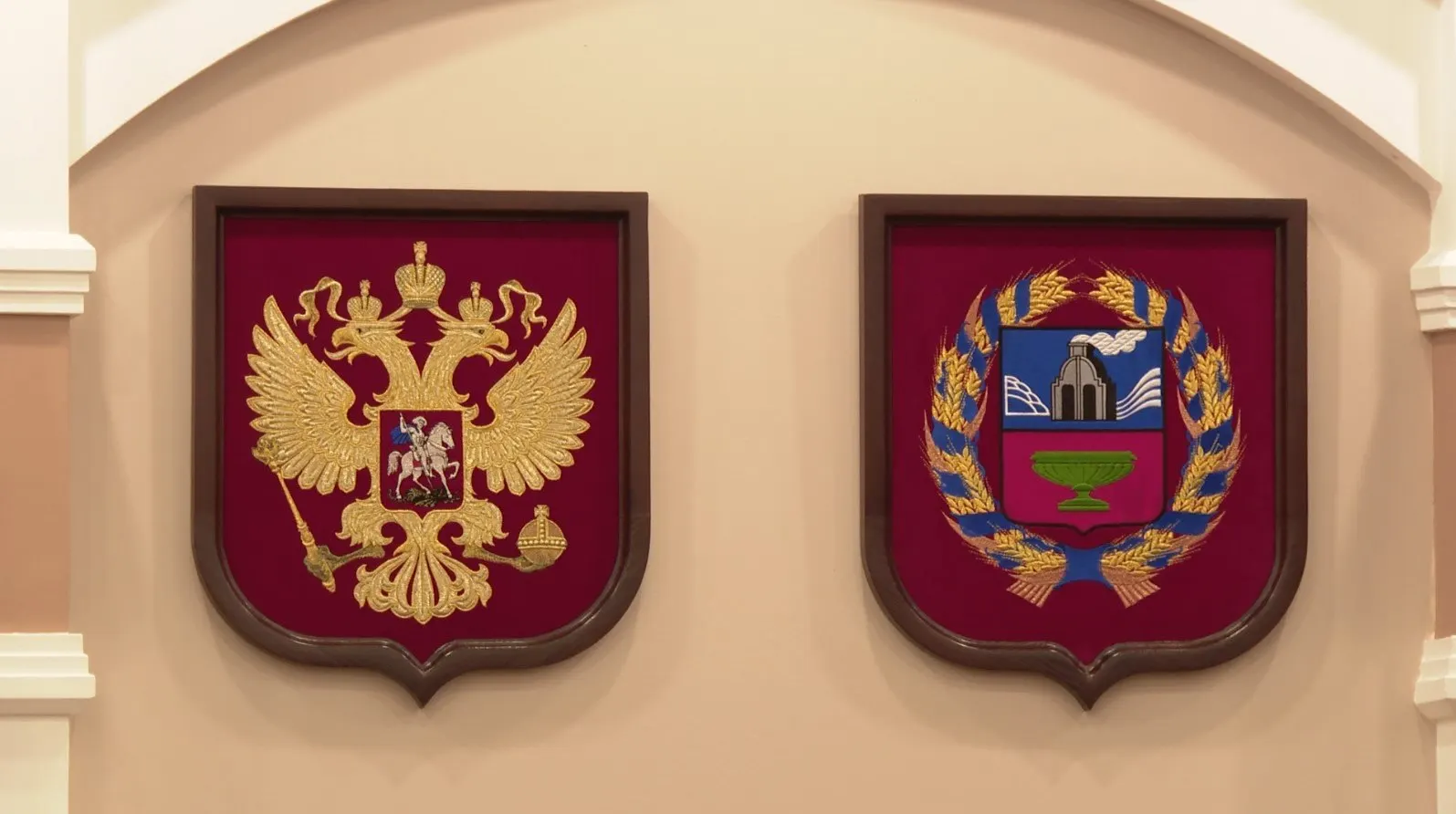 После обработки подавляющего большинства протоколов региональные результаты показывают лидирующие позиции Единой России как в Законодательном собрании, так и на выборах в Госдуму; публикуются данные по партиям, явке и одномандатным округам.