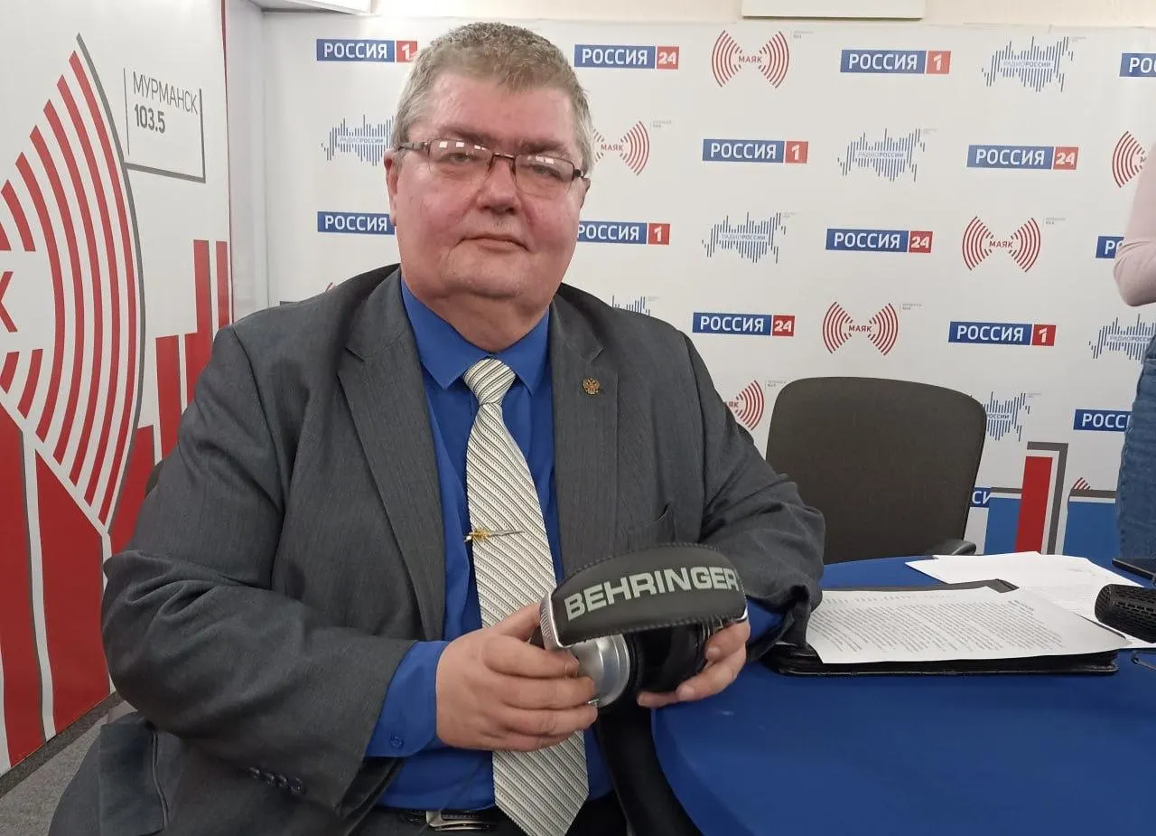 Волонтёр, распространявший агитационные листовки, связанные с кампанией Игоря Хомечко, был задержан полицией на несколько часов и отпущен без протокола; кампания заявляет о попытке помешать ей, а предвыборный ролик исчез из регионального эфира.